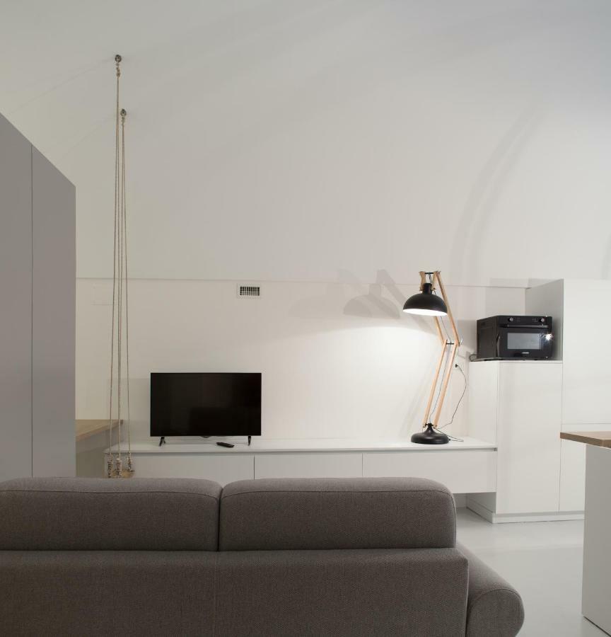 B22 - Comfy Beautiful Loft Apartment โมโนโปลี ภายนอก รูปภาพ